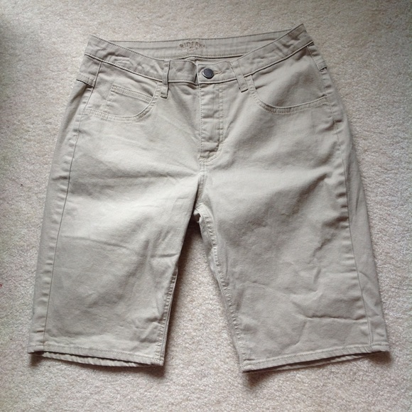 Riders by Lee Pants - EUC Lee Rider Khaki Bermudas Riders by Lee Pants - EUC Lee Rider Khaki Bermudas
